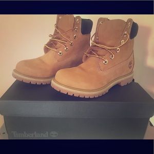 Timberland Women’s 6” Premium Boot Size 7 B(M)